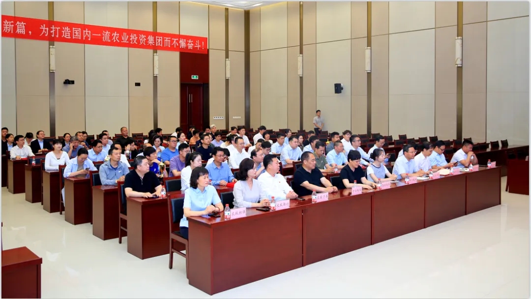 省農(nóng)投集團(tuán)2024年春季健身月活動(dòng)頒獎(jiǎng)儀式舉行，花花牛聯(lián)隊(duì)獲得優(yōu)異成績(jī)！