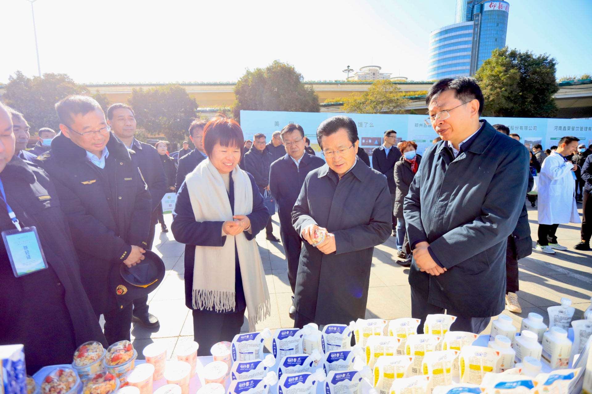 花花牛丨落實(shí)食品生產(chǎn)加工企業(yè)質(zhì)量安全主體責(zé)任，助力人民群眾生活更美好——2023年河南省暨鄭州食品安全宣傳周啟動(dòng)儀式隆重舉行