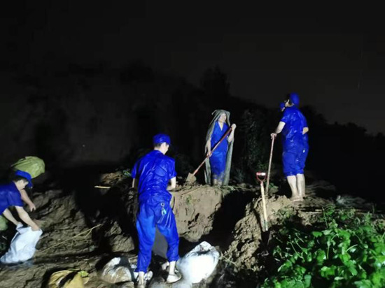 微光匯聚、風(fēng)雨同舟，我們一起扛！