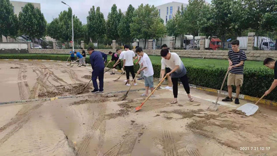 微光匯聚、風(fēng)雨同舟，我們一起扛！