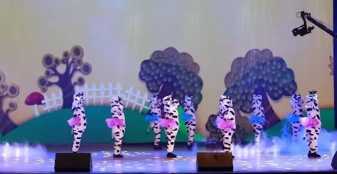 “贏在2019”，花花牛乳業(yè)集團(tuán)2019年新春晚會(huì)盛大開幕