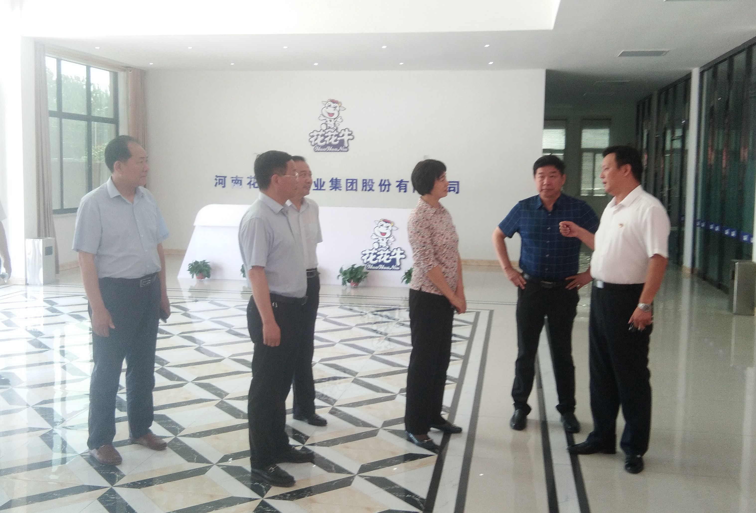 駐馬店市委常委、統(tǒng)戰(zhàn)部長姚新文 蒞臨花花牛乳業(yè)集團總部調研