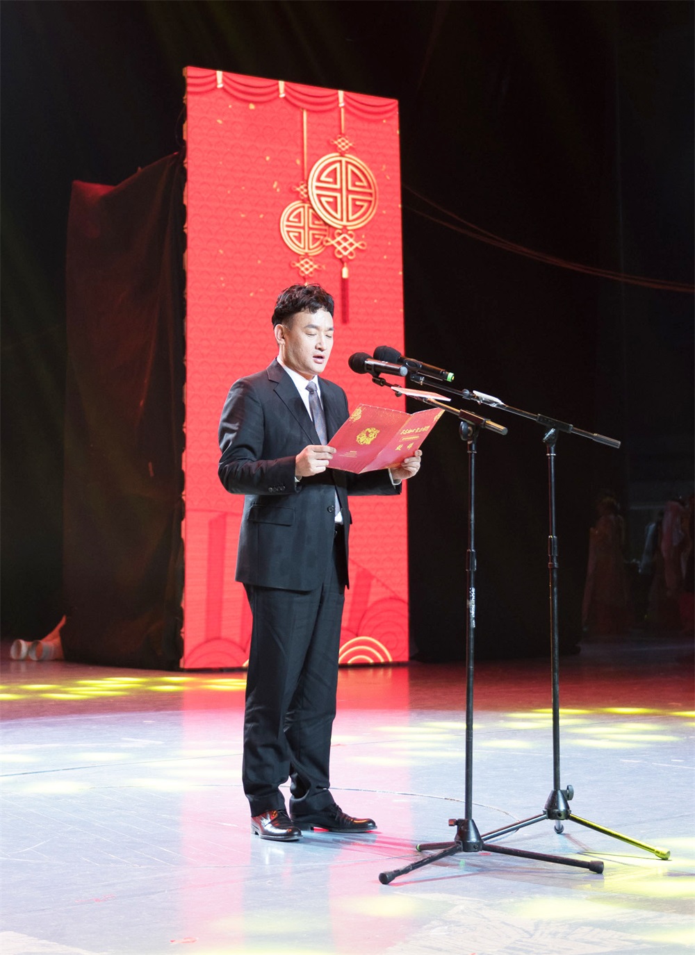 “不忘初心、聚力前行” 花花牛集團(tuán)2018迎新春聯(lián)歡會隆重舉行