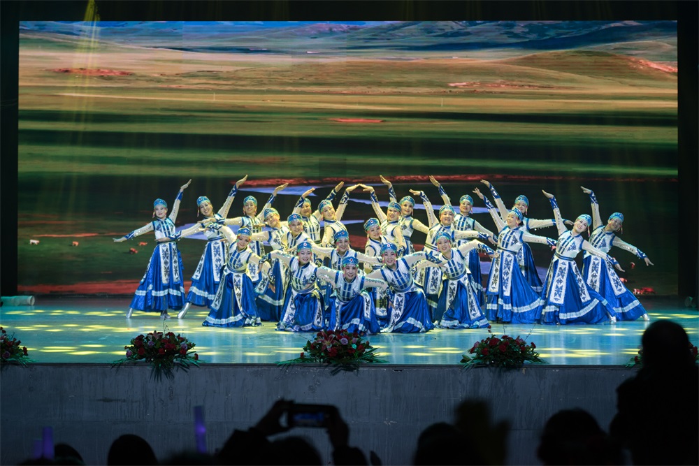 “不忘初心、聚力前行” 花花牛集團(tuán)2018迎新春聯(lián)歡會隆重舉行