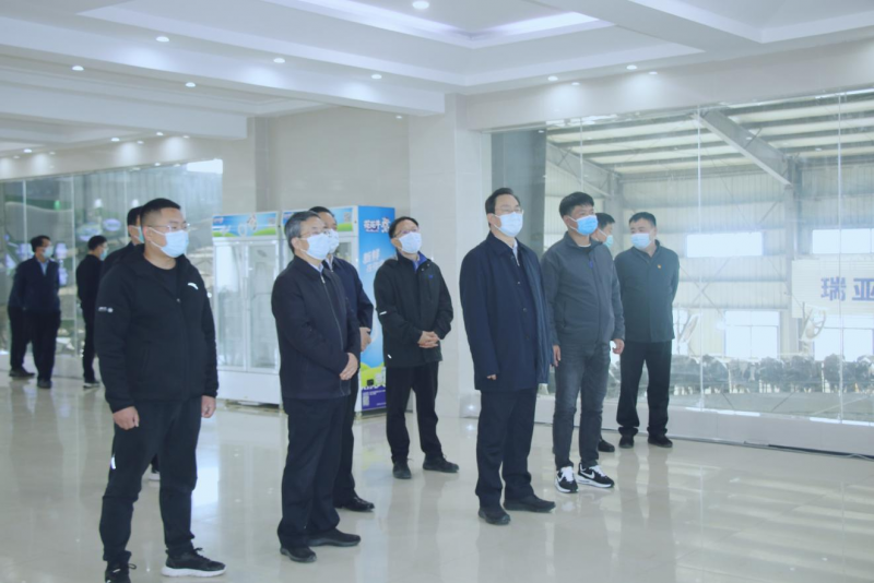 河南省人大常委會黨組書記、副主任孔昌生蒞臨花花牛魯山瑞亞牧場參觀調(diào)研