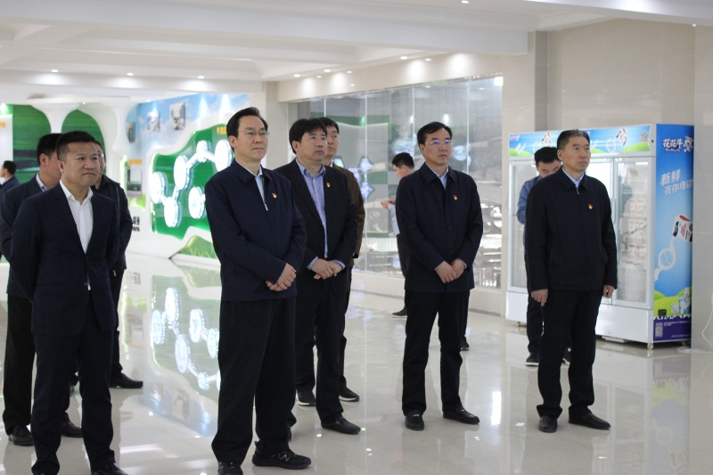 河南省委常委、組織部部長(zhǎng)孔昌生 蒞臨河南花花牛集團(tuán)魯山瑞亞牧業(yè)有限公司調(diào)研