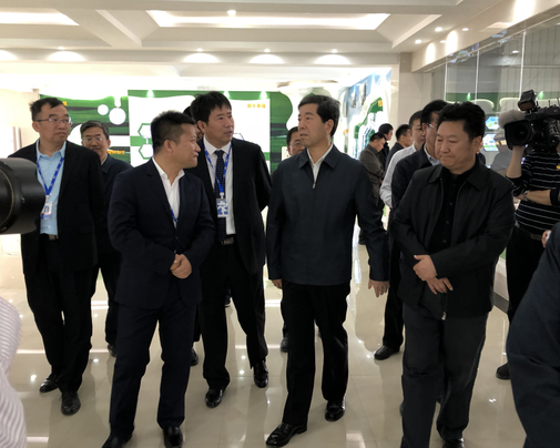 河南省委副書記、省長陳潤兒一行蒞臨 花花牛集團魯山瑞亞牧業(yè)有限公司視察調研